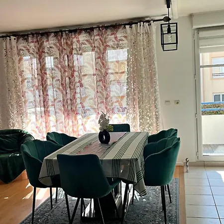 Apartamento Bright Family With Terrace Villeparisis